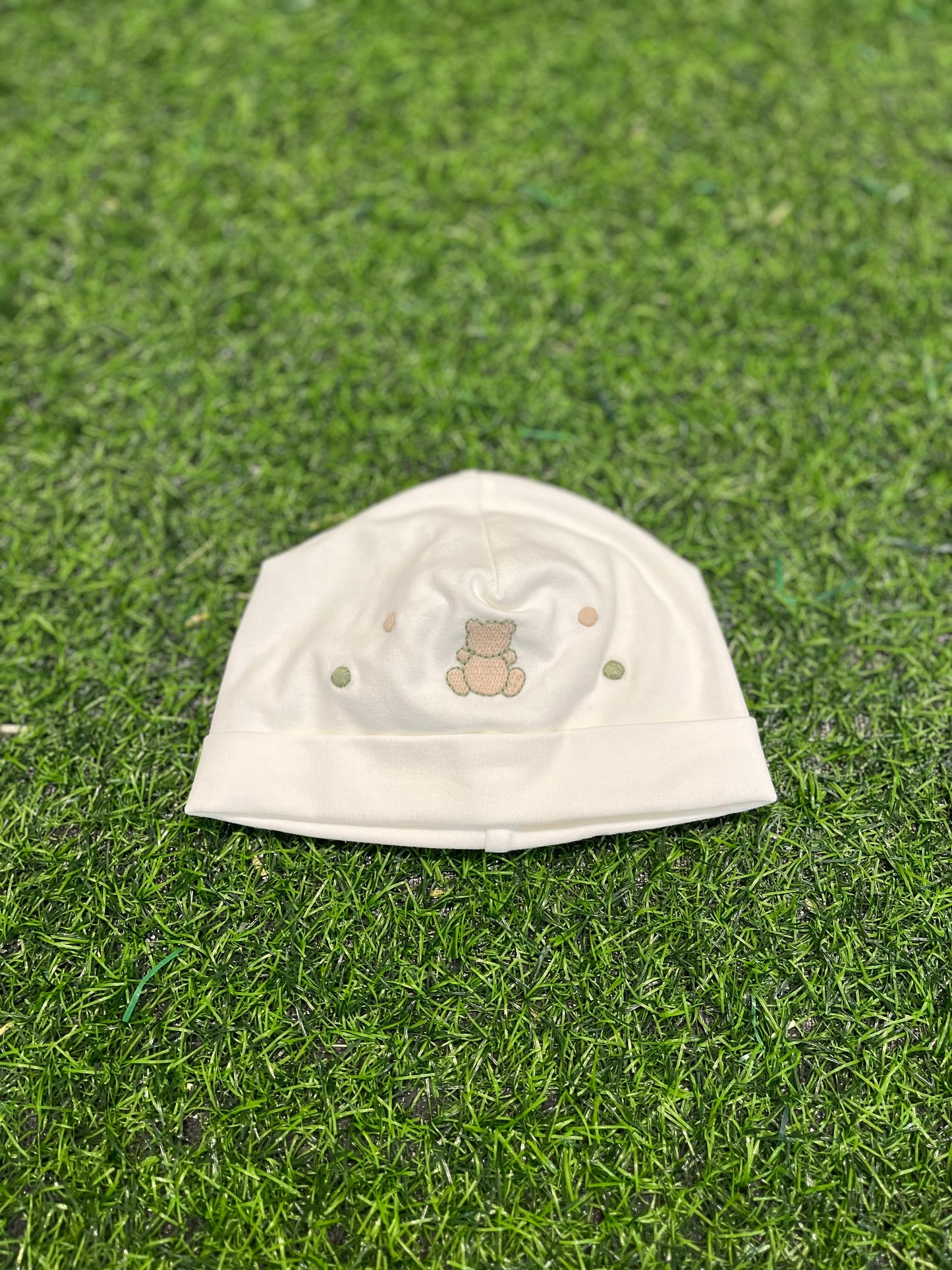 MARLU’ - cappellino in Jersey di cotone vaniglia/verde corredino p/e