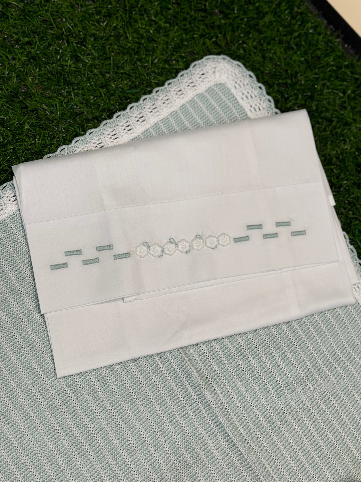 MARLU’ - set lenzuolino bianco/verde salvia corredino p/e