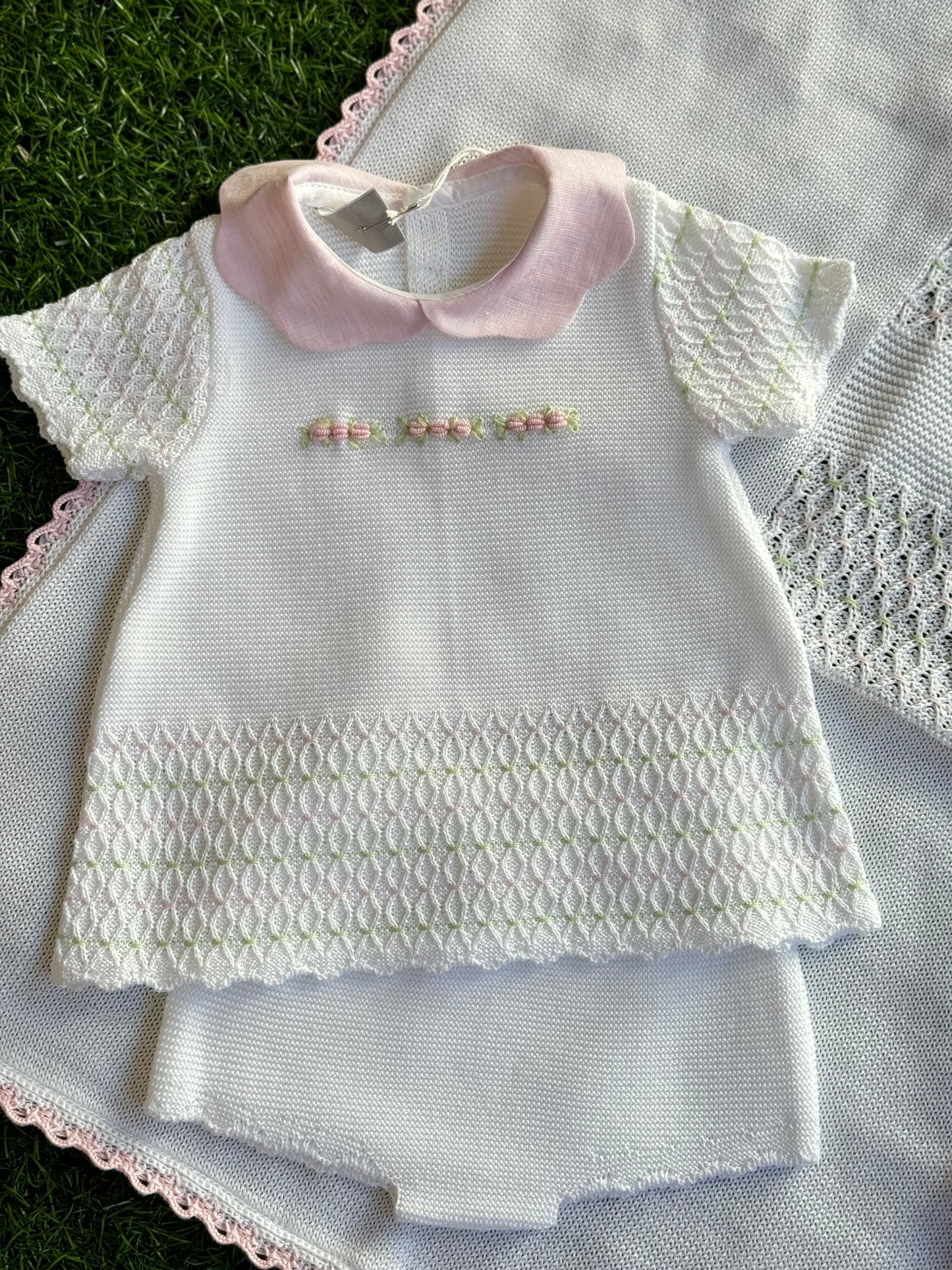 MARLU’ - completo vestina 2pz in filo di cotone bianco/rosa pesco/lime corredino p/e