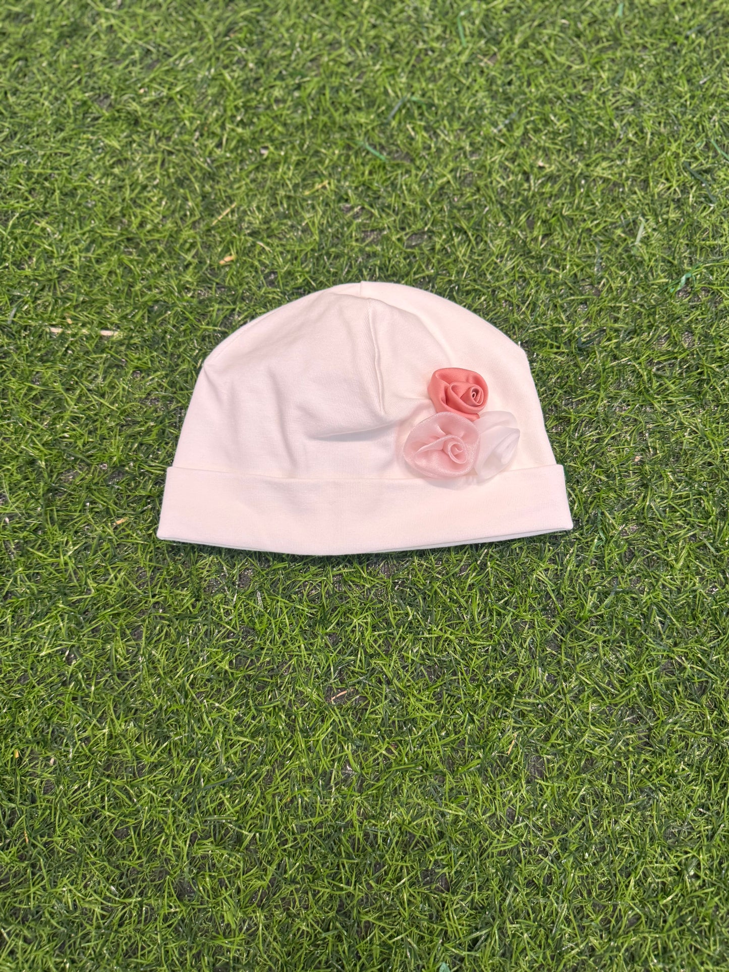 MARLU’ - cappellino in Jersey di cotone vaniglia/rosa pesco corredino p/e