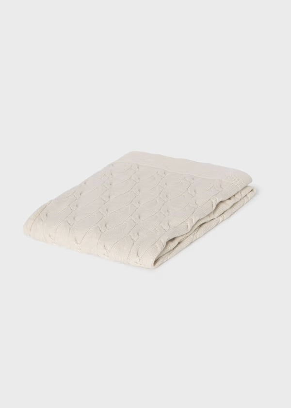 MAYORAL-copertina beige-invernale