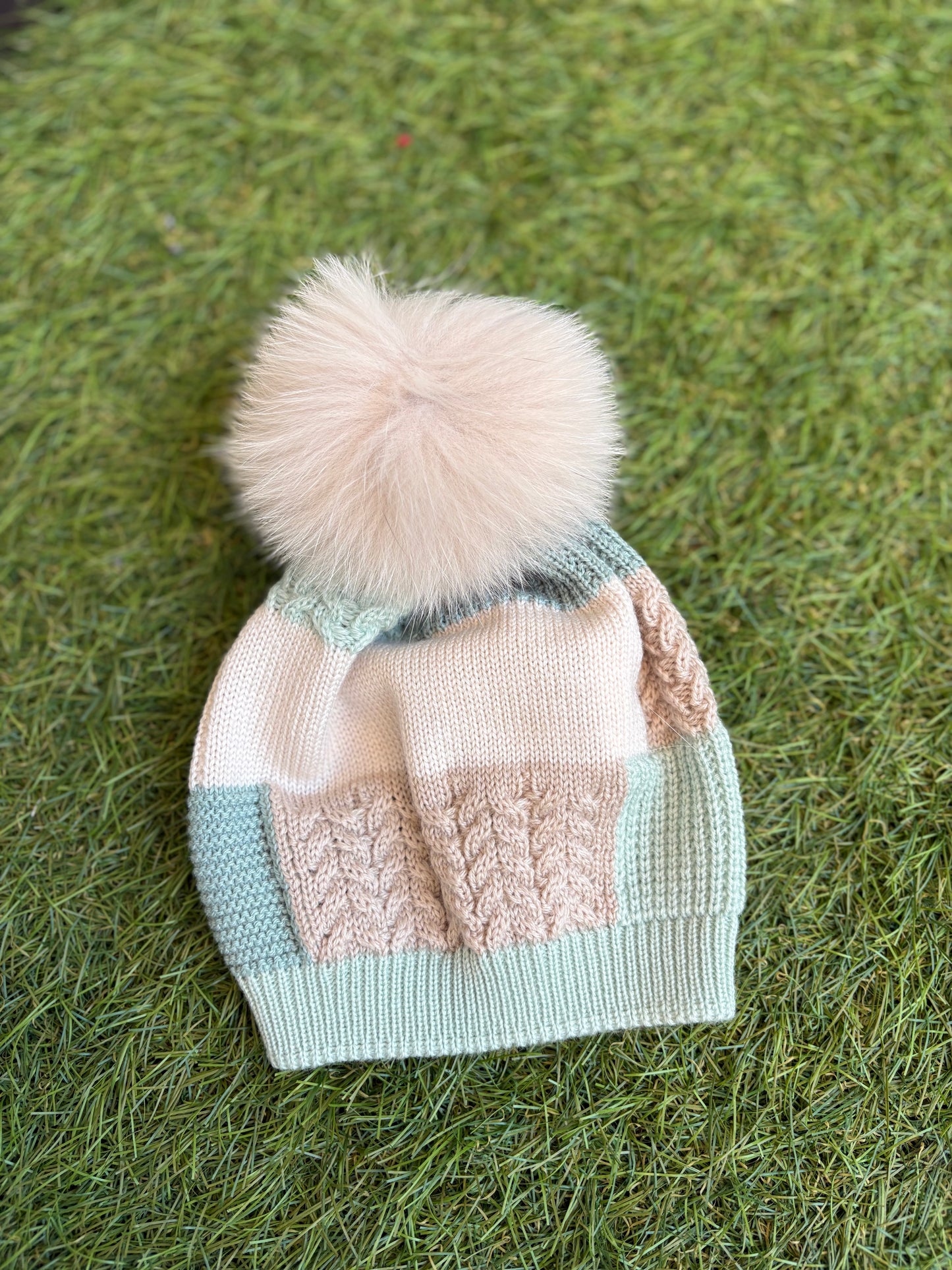 MARLÙ - cappellino pon pon lichene / mandorla ( set n 60) invernale